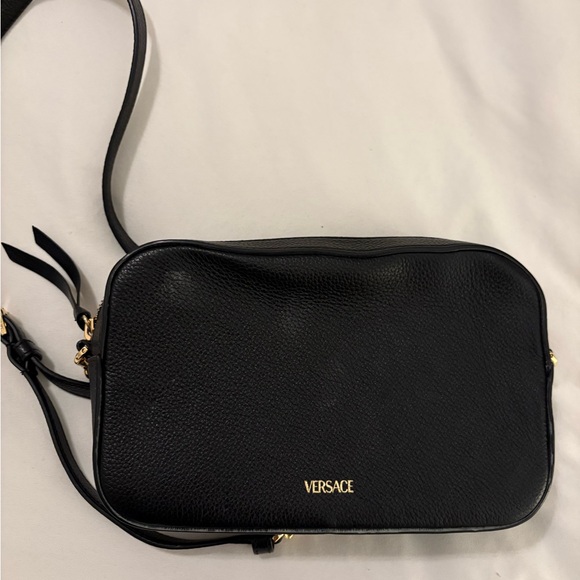 Versace Black and Gold Crossbody Bag with Sleek Design - Picture 3 of 5